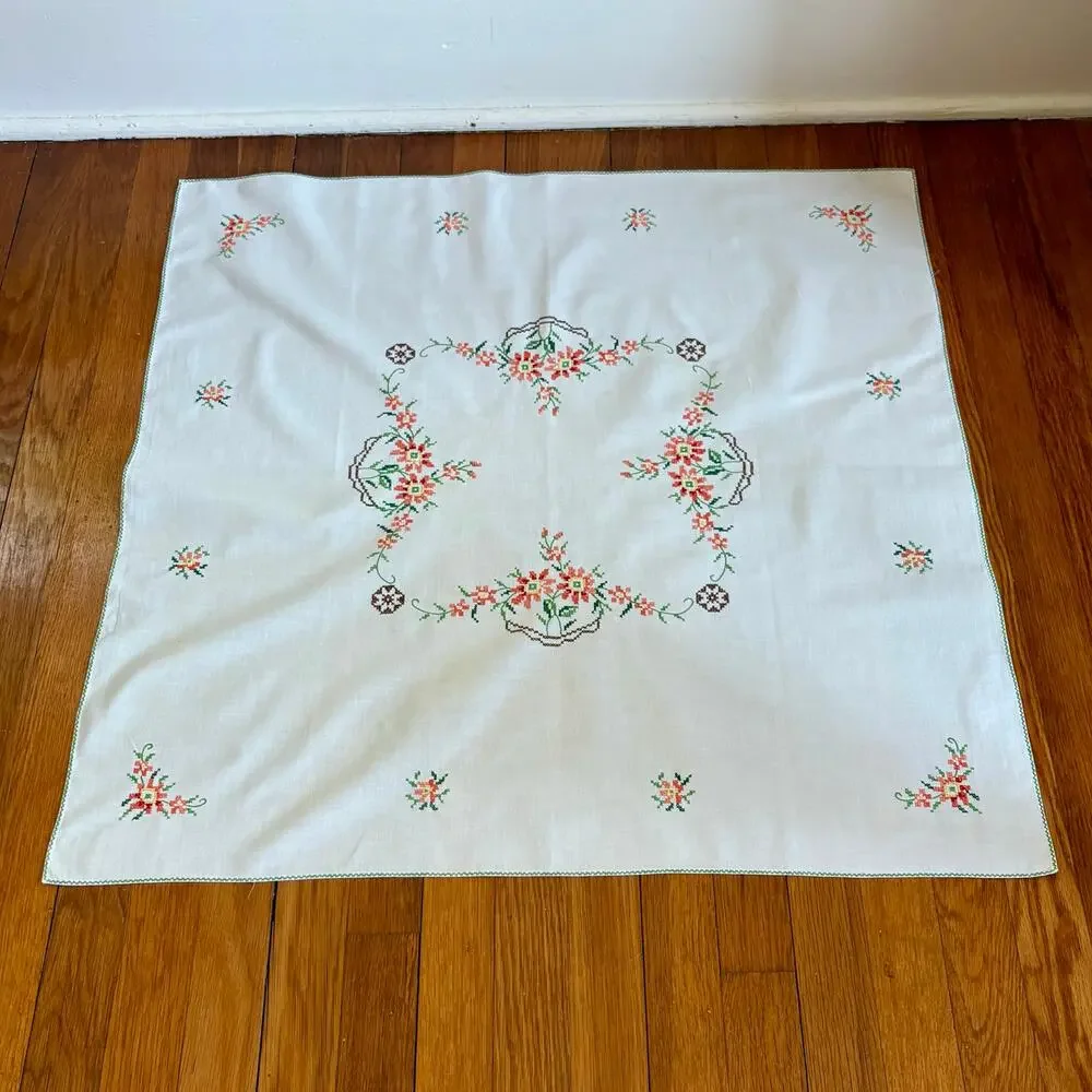 Vintage White Cotton Embroidered Bistro Tablecloth Floral Cotton 31 x 31